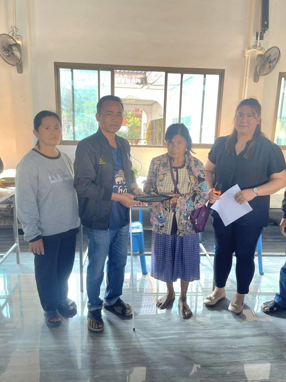 มอบไม้เท้าขาวให้คนพิการทางการเห็นในเขตเทศบาลตำบลโคกม้า